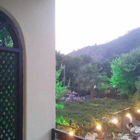 River Hotel