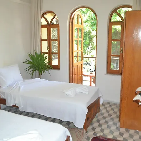 Hotel River 3*